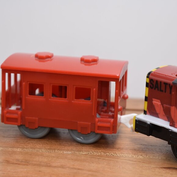 Salty and Caboose Trackmaster Motorized Train Battery Operated Thomas & Friends - Picture 8 of 10